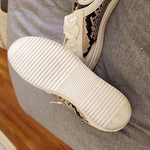 A - NWOT Steve Madden 7 1/2 Sneakers - Picture 4 of 4